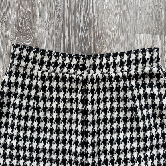 Vintage Mini Black and White Houndstooth Skirt. Total Clueless vibes - Picture 3 of 5